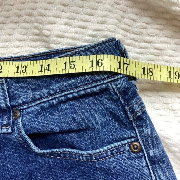 Lee Women's Relaxed Fit Straight Leg Medium Wash Blue Denim Jeans Size 14 Short - Picture 6 of 10